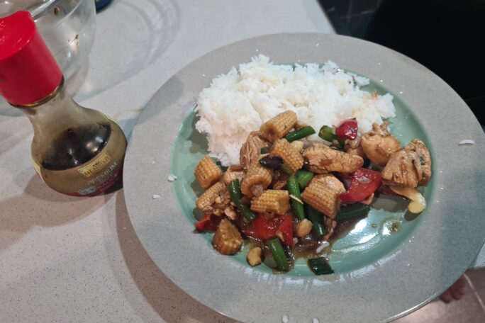 Thai stir-fried cashew chicken