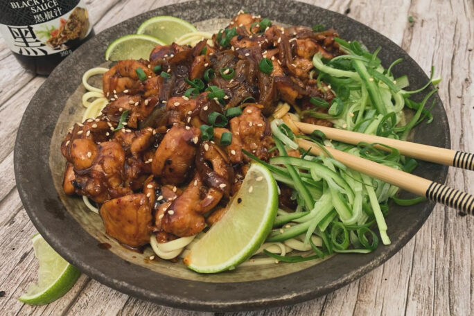 Black Pepper Chicken Noodles