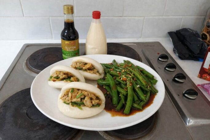 Crispy chicken bao buns with beans