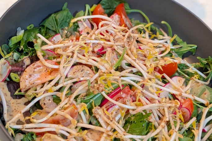 Crunchy and crisp sesame salad