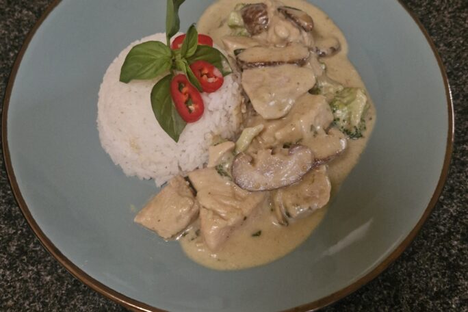 Green chicken curry with shitake mushrooms