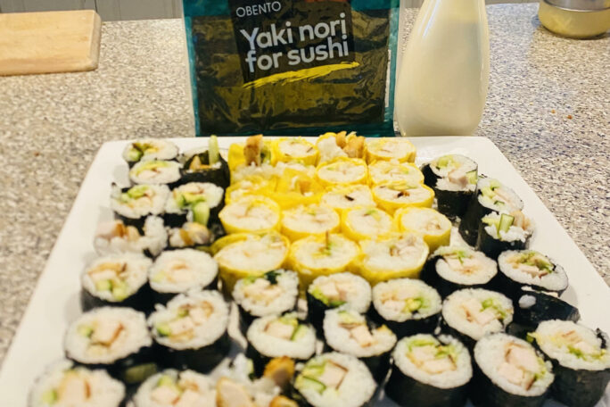 Chicken/Avocado/Egg – Variety sushi