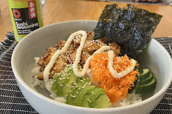 Spicy prawn sushi bowls