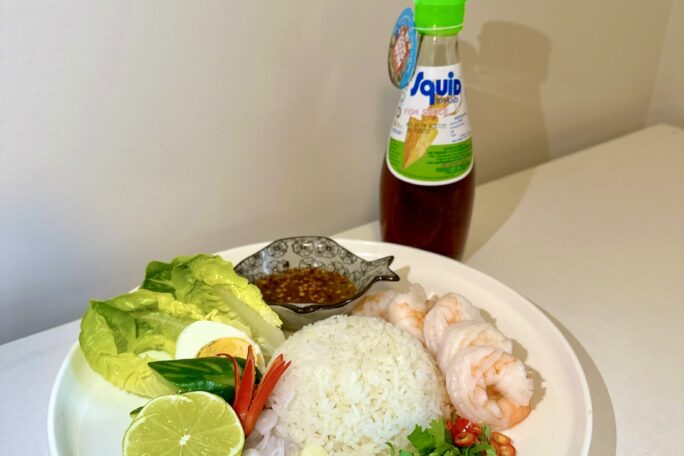 Khao Kha Yum Kung(Thai-style spicy mixed prawn rice with fish sauce dressing))