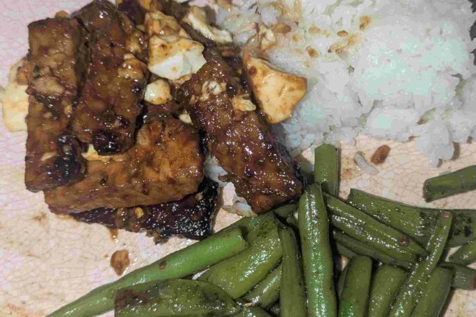 Spicy ABC sauce Tempeh and silken tofu with steamed rice and garlic green beans