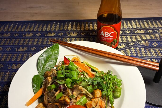 Satay Vermicelli Tofu salad