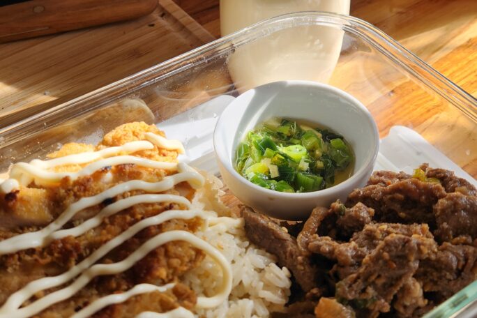 Crispy chicken rice with kewpie and scallion sauce