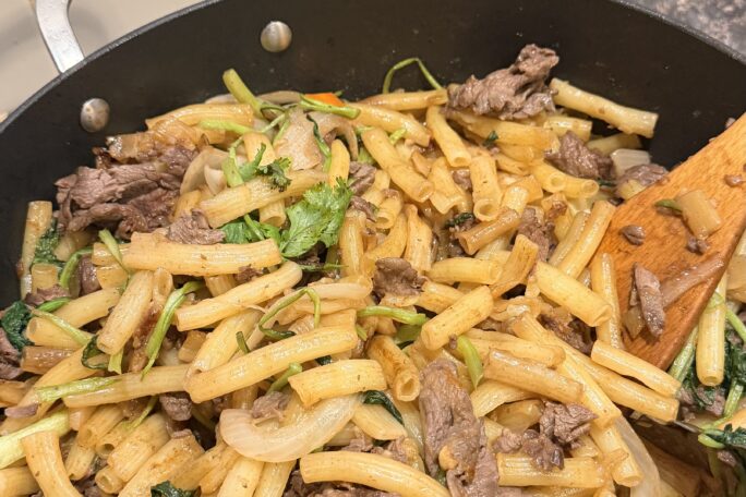 Stir-fried pasta with beef