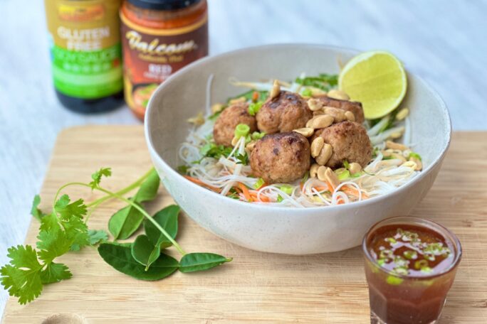 Thai noodle salad with red curry meat balls