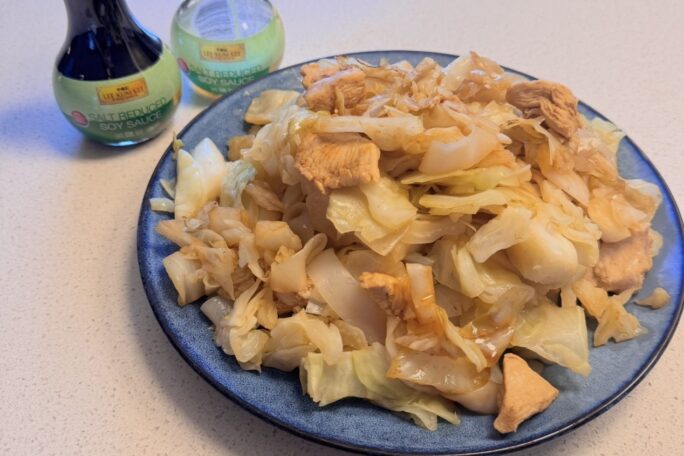 Stir fry cabbage with Ho Fan