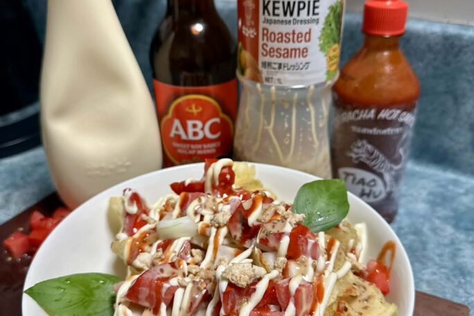 Crispy chips with chicken nachos