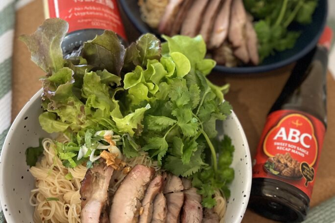 Classic Thai Tossed Noodles serve with marinated pork