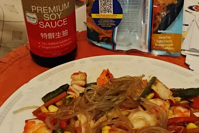 Prawns in sesame vegetables and noodles