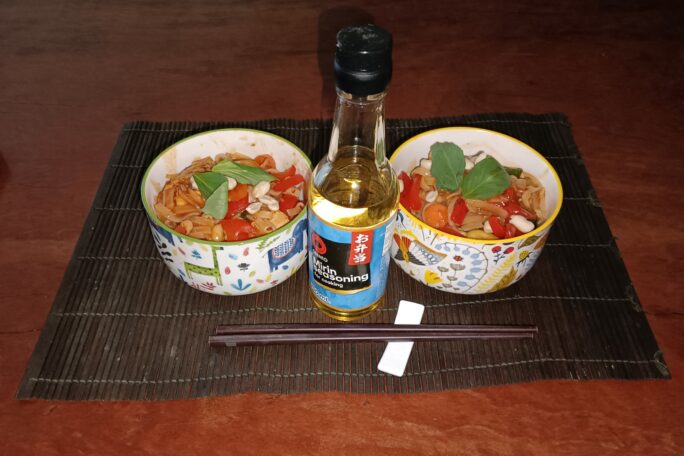 Healthy vegan Pad Thai