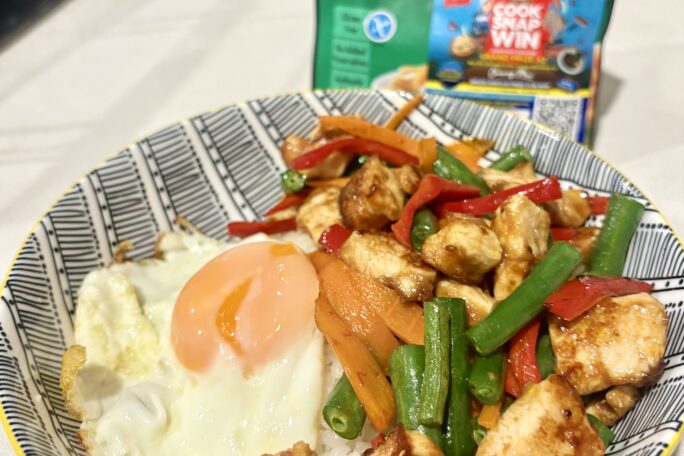 Sizzling wok-tossed spice chicken rice